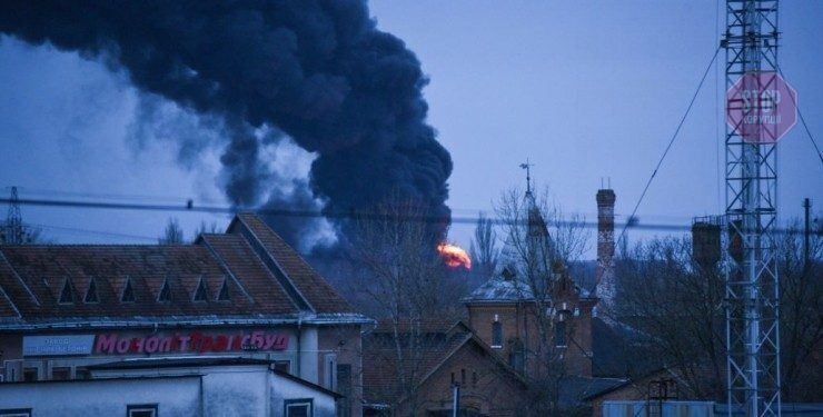  В Івано-Франківську внаслідок ворожих ударів із повітря сталася пожежа Фото: focus.ua
