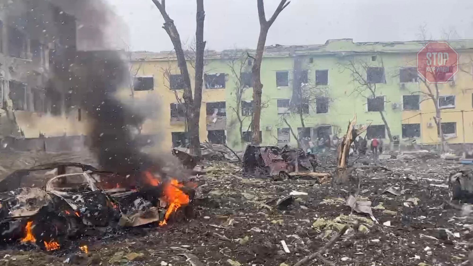  Росіяни знищили пологовий будинок у центрі міста і лікарню Фото: Поліція Донецької області
