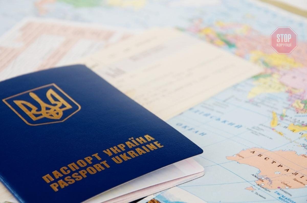  В Україні на п'ять років продовжили строк дії закордонних паспортів Фото з відкритих джерел