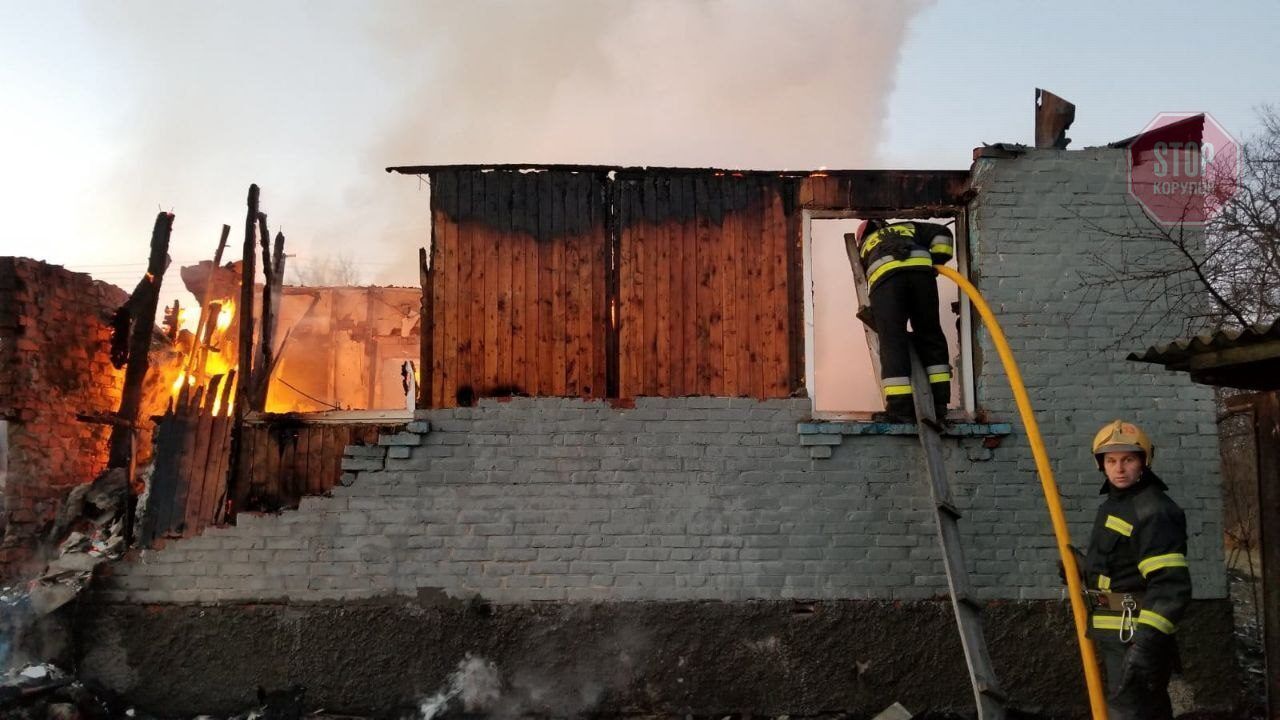 Пожежники Житомирщини ліквідують загоряння Фото: ДСНС