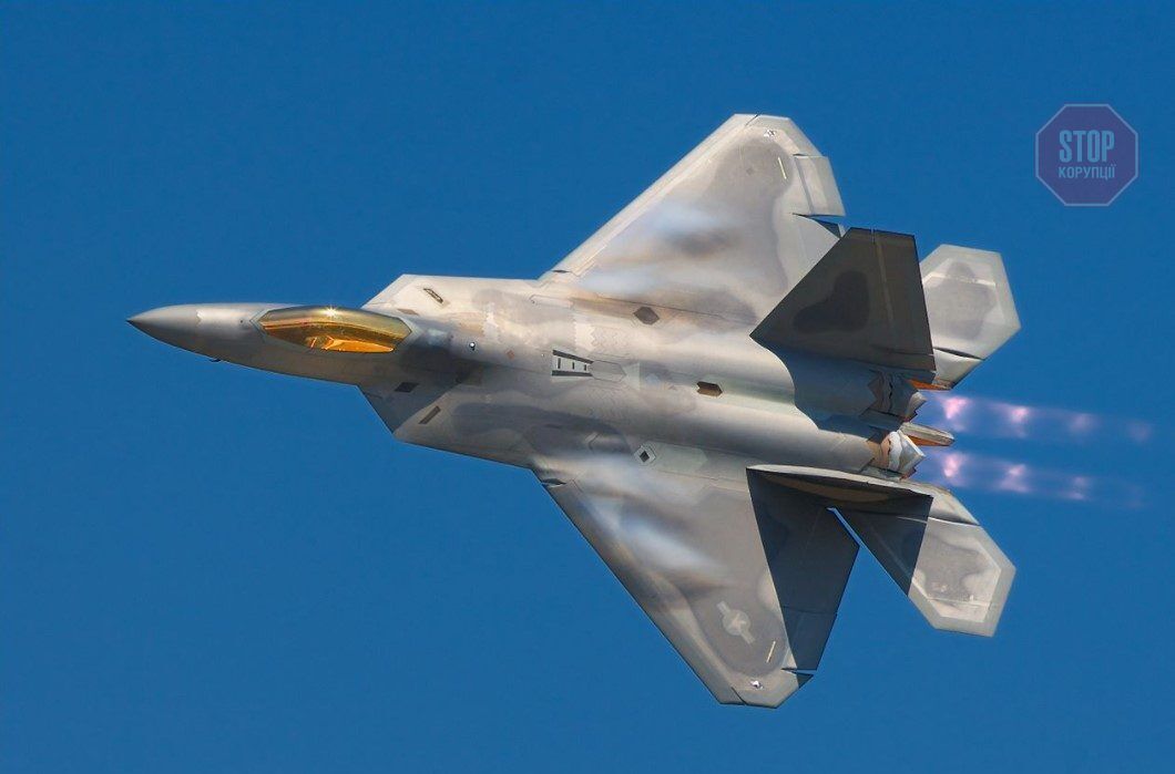  F-22 Raptor - винищувач 5-го покоління, перебуває на озброєнні США. Фото: з мережі