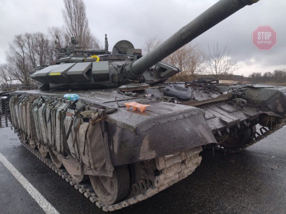  Російський танк, який зупинили під Черніговом. Фото: Facebook