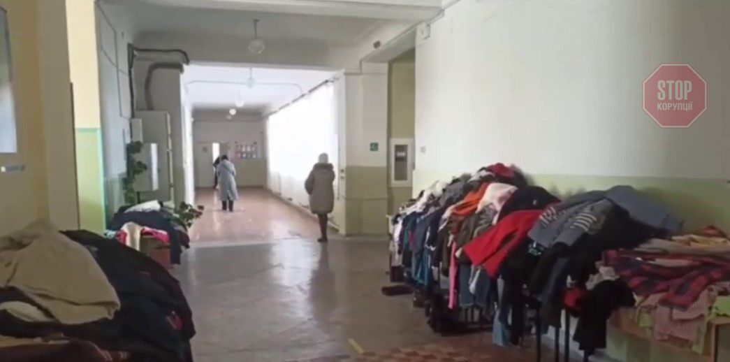  Центр допомоги у Бердянську - теплий одяг. Фото: скрін відео