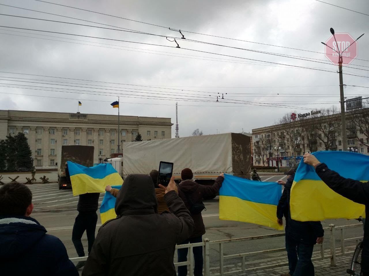  Херсон - це Україна! Містяни вийшлина мітинг проти російських окупантів Фото: Медіа-центр ''ІРС-Херсон''