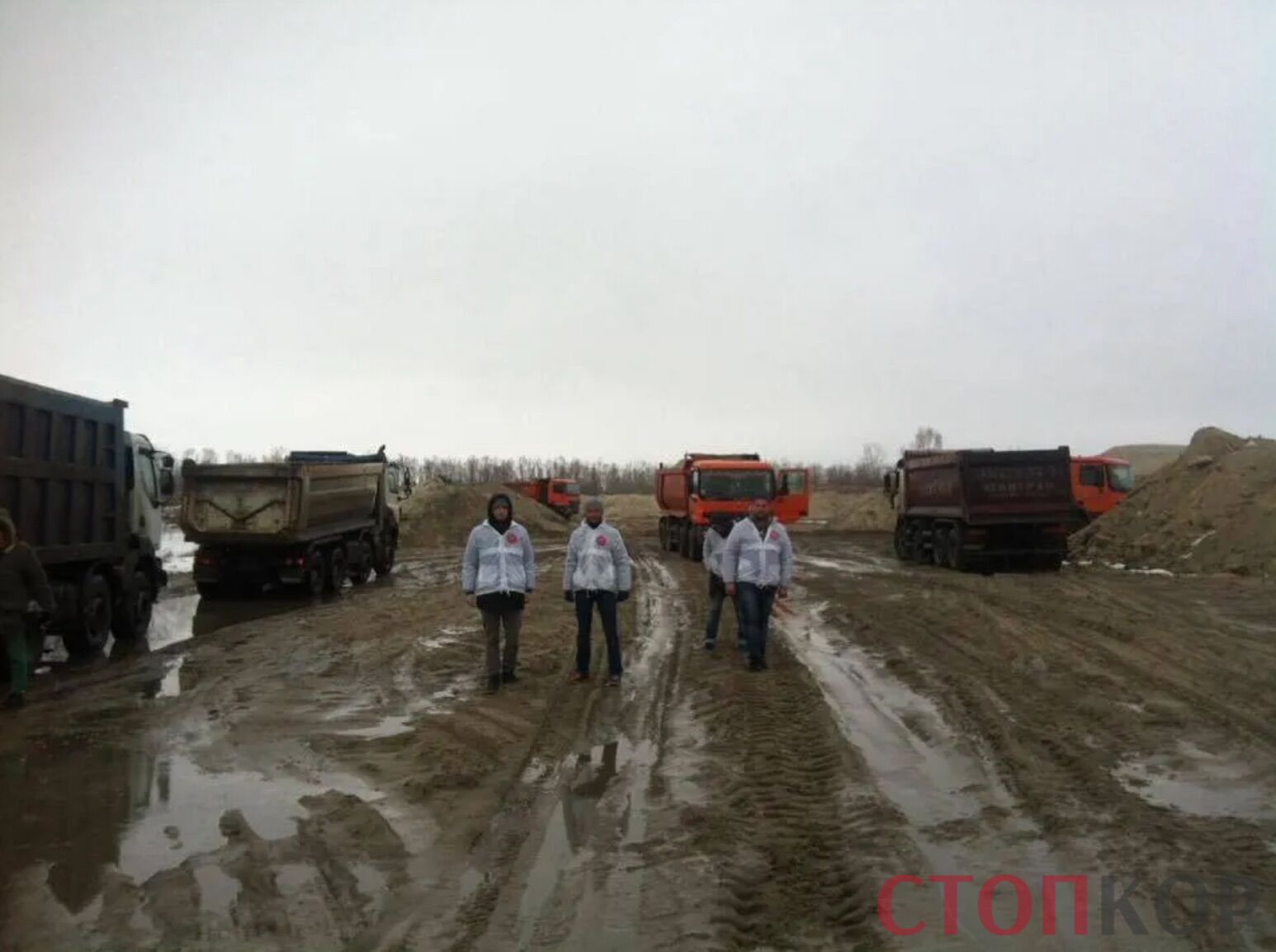 На карьере в Броварском районе работали грузовики ''Юнигран''