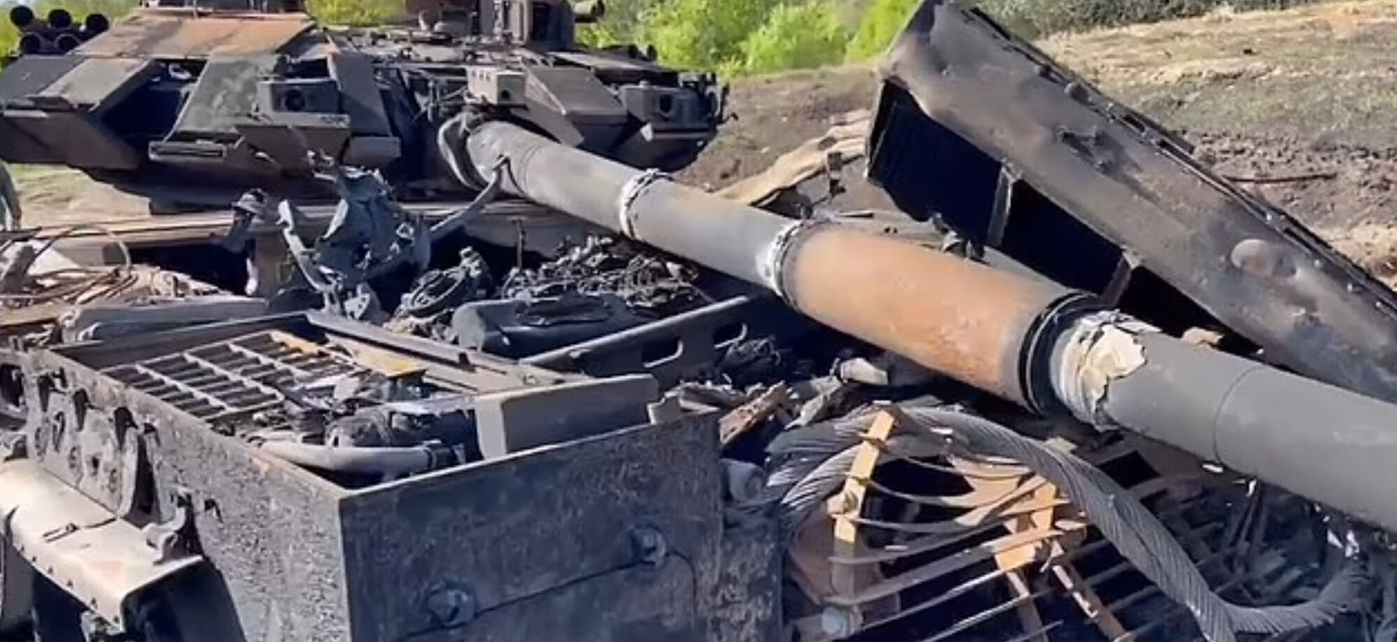 Уничтоженный танк оккупантов