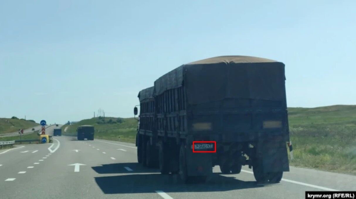 Украинские грузовики везут зерно в Крым