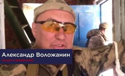 военный солдат говорит на камеру