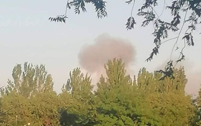 столб дыма на месте прилета в Николаеве