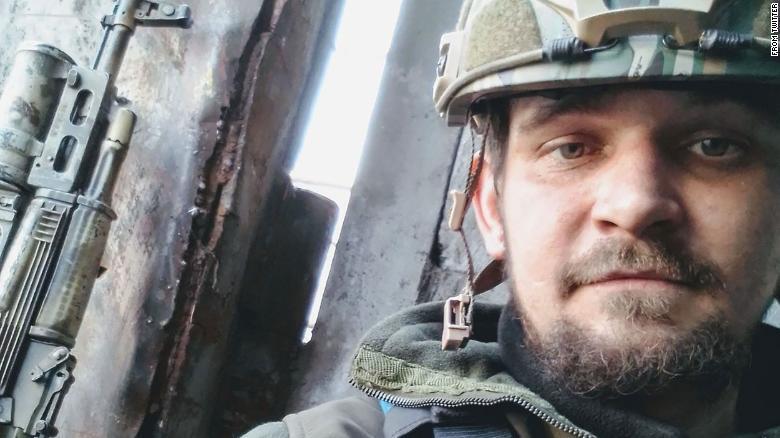 Вважається, що поліцейський Данило Сафонов загинув внаслідок мінометного удару в Маріуполі в травні