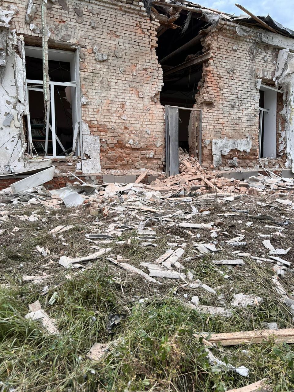 Россияне уничтожили школу и больницу в Сумской области – Живицкий о последствиях ракетных ударов