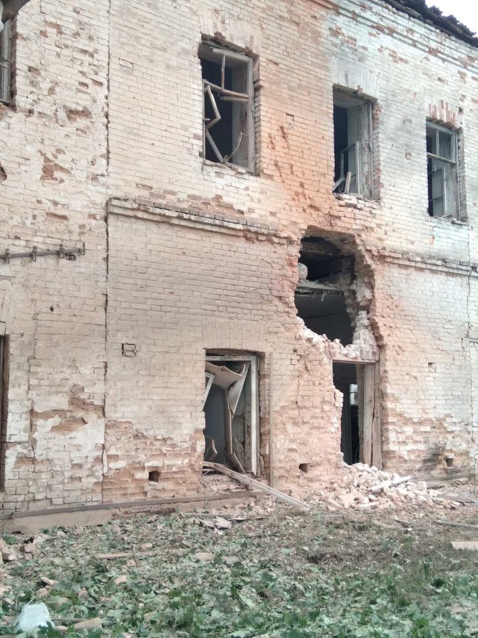 Росіяни знищили школу та лікарню на Сумщині – Живицький про наслідки ракетних ударів