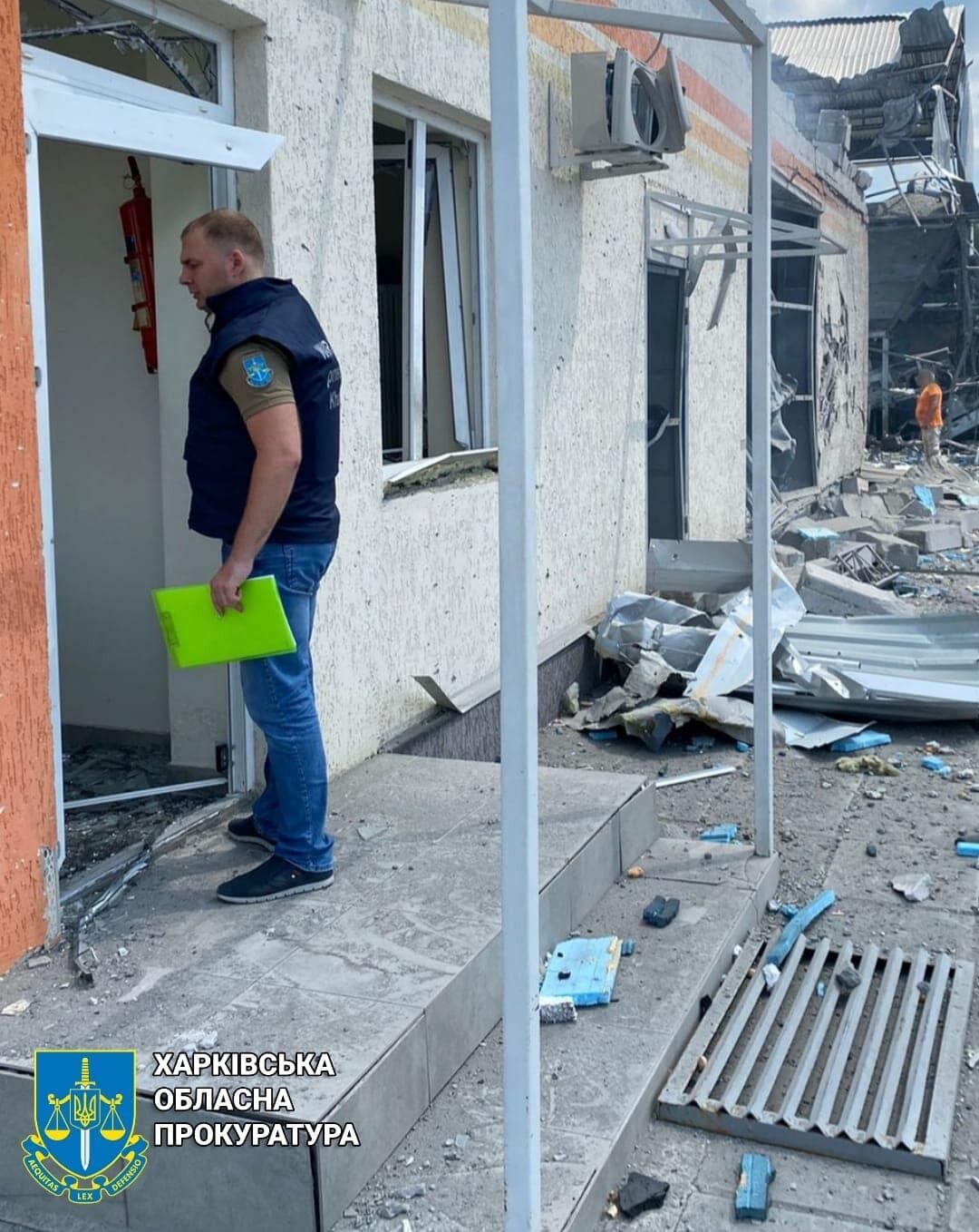 Росіяни вкотре обстріляли Харків – є постраждалі, горить підприємство