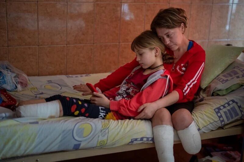При обстреле вокзала в Краматорске мать и дочь потеряли ноги
