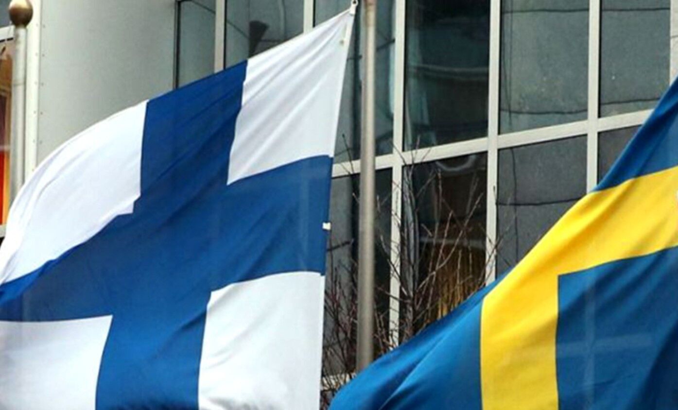 флаги Финляндии и Швеции