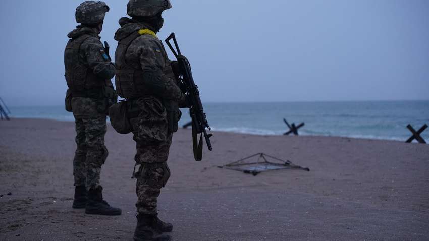 солдати Росії біля моря