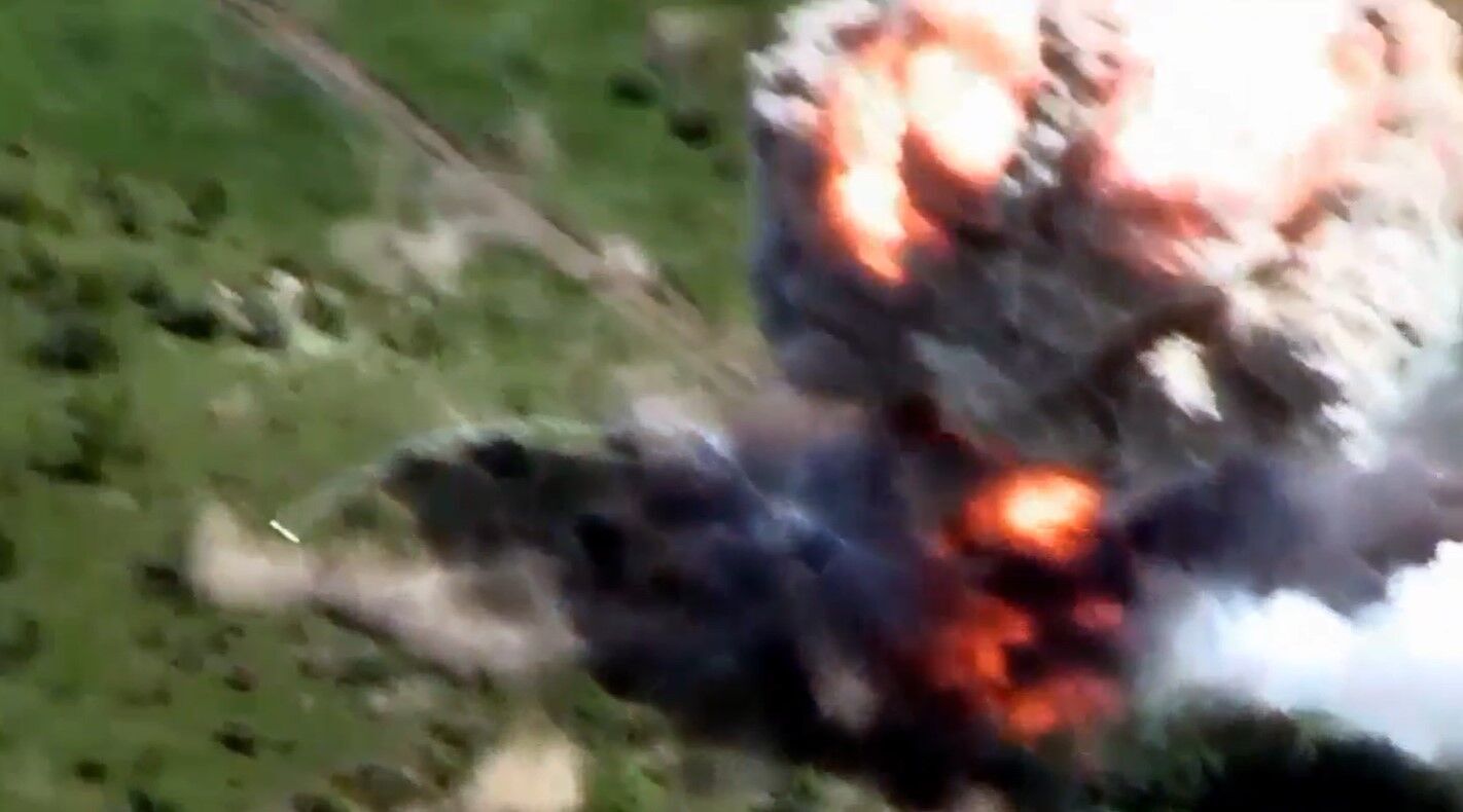 ВСУ уничтожили пушки рф ''Мста-С'' – сдетонировали снаряды, огненный столб злетел в небо
