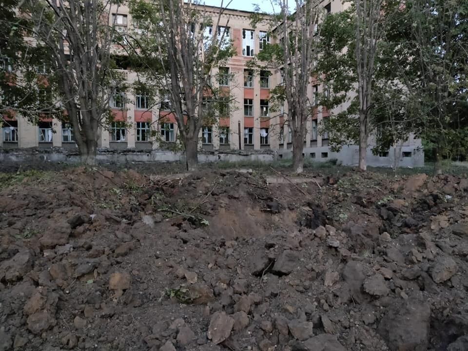Многоэтажка в Константиновке после удара ракеты