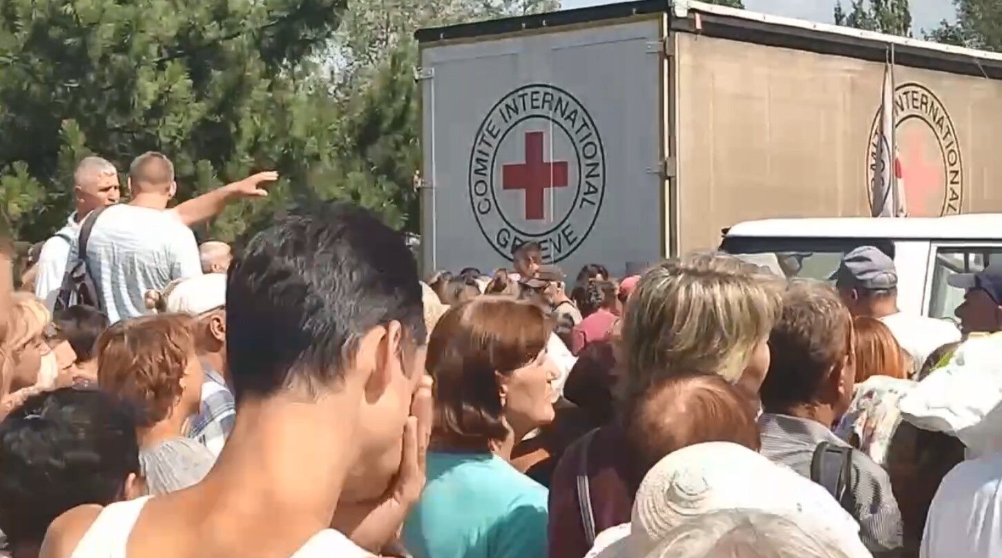 Грузовики Красного Креста