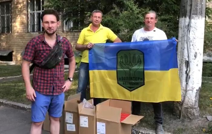 Харківська команда БФ ''Батальйон волонтер'' розвозить допомогу, ризикуючи життям
