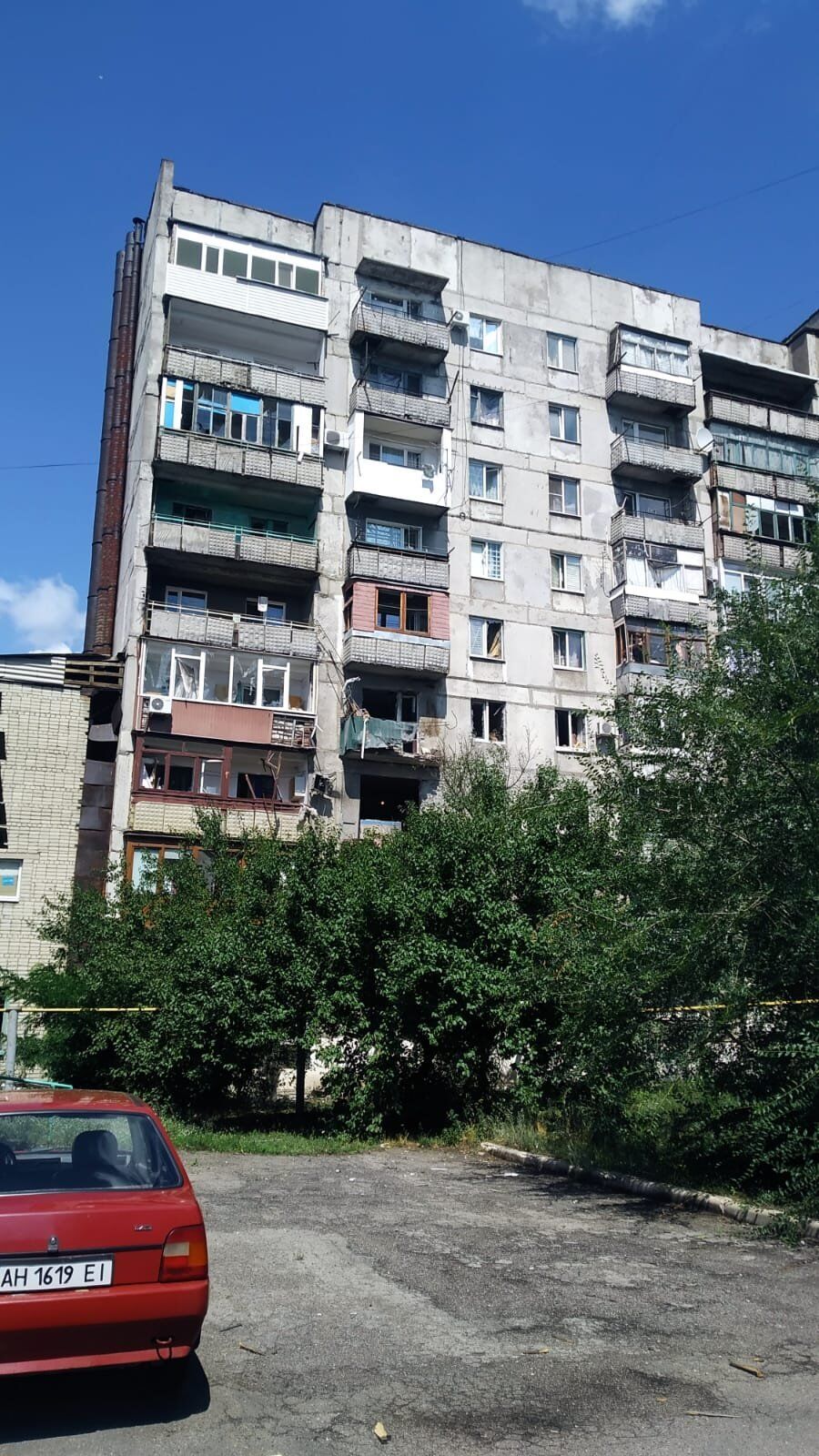 Загинуло близько 10 людей: окупанти обстріляли зупинку в Торецьку на Донеччині (фото)