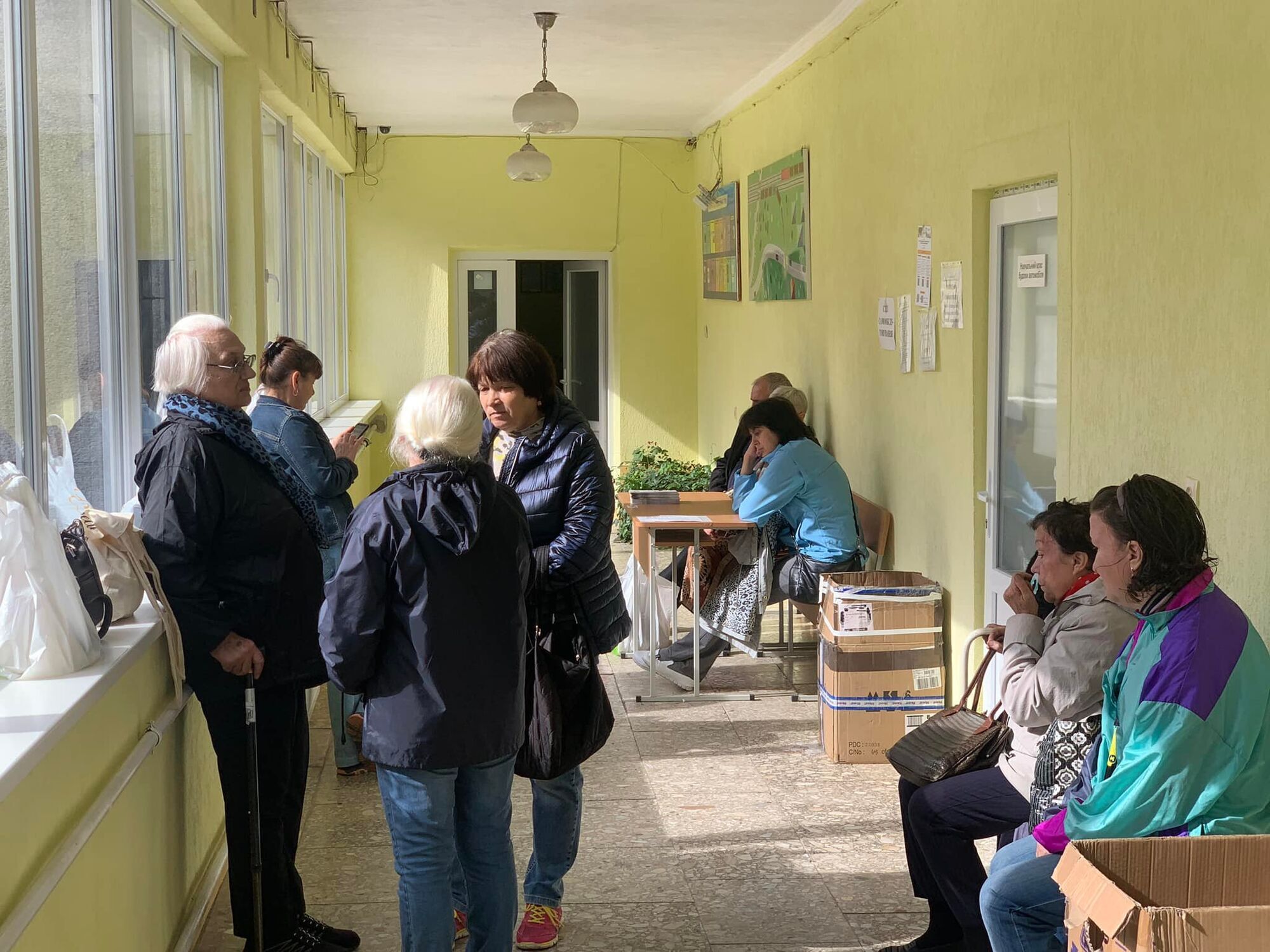 Переселенцы во Львове пришли на прием к итальянским врачам