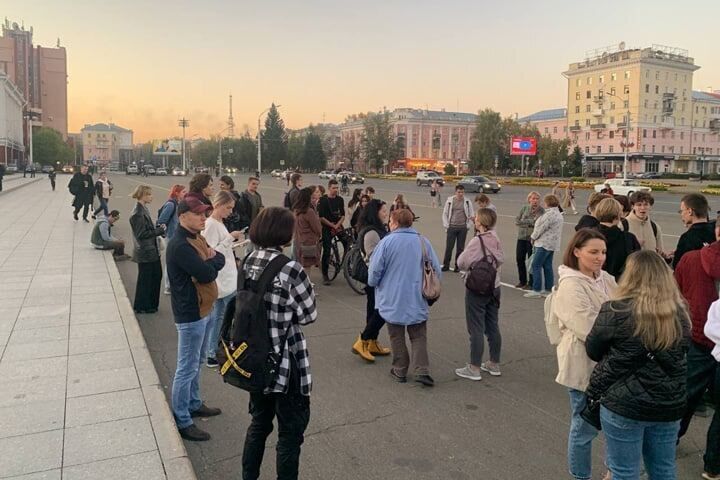 протесты в Барнауле против мобилизации в России