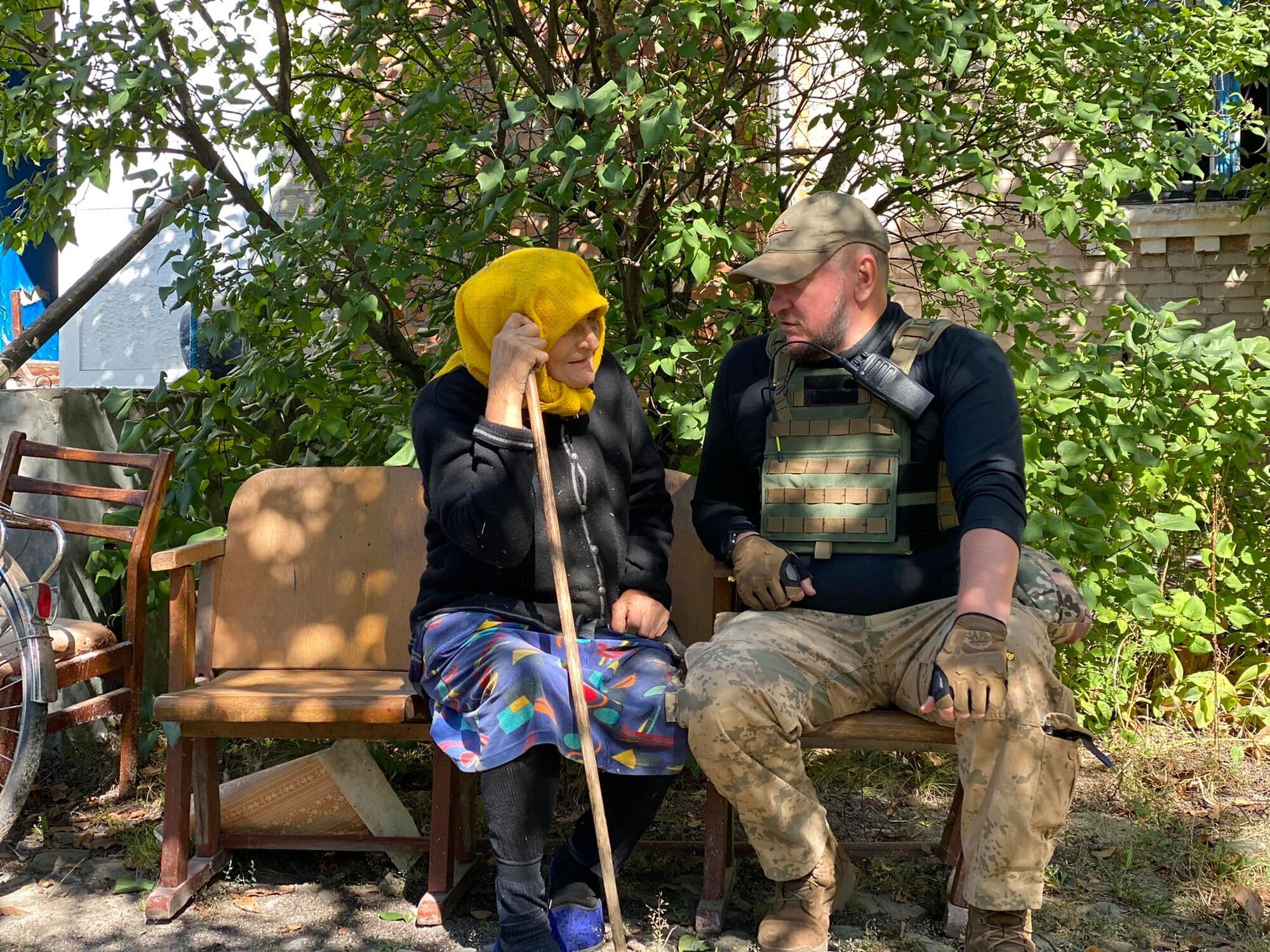 Начальник Святогорской военной администрации Рыбалкин уговаривает жителей ОТГ эвакуироваться