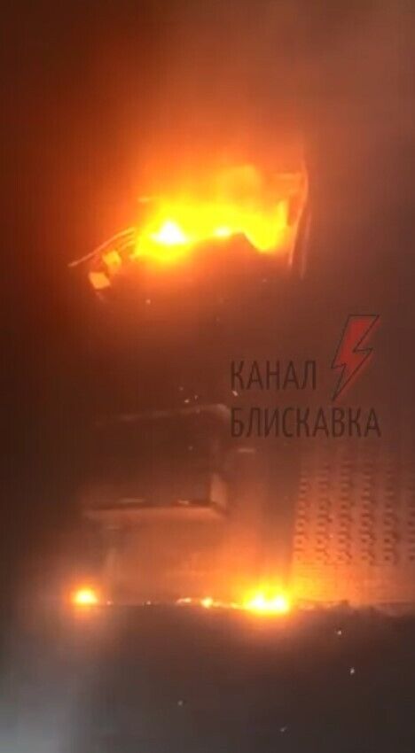 Опубликованы кадры из Никополя: снаряд рф ударил по 9-тиэтажкам (видео)