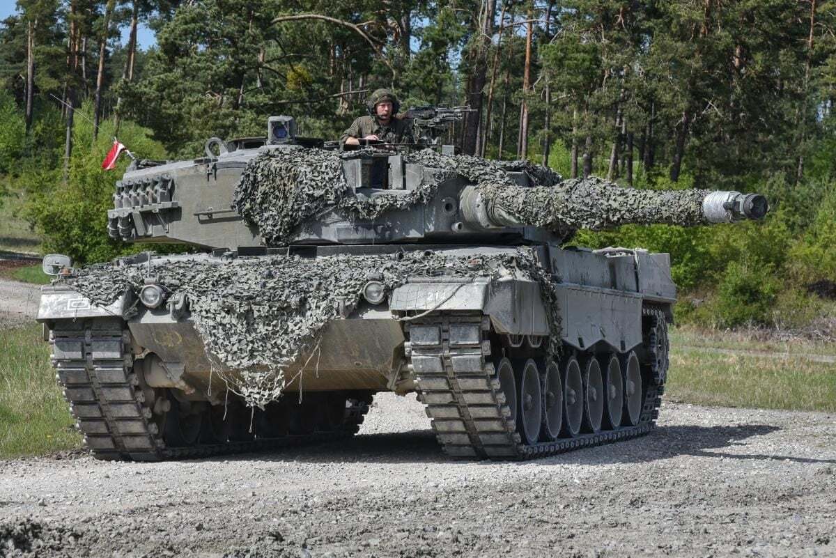 Польща планує передати Україні близько 14 танків Leopard: що відомо