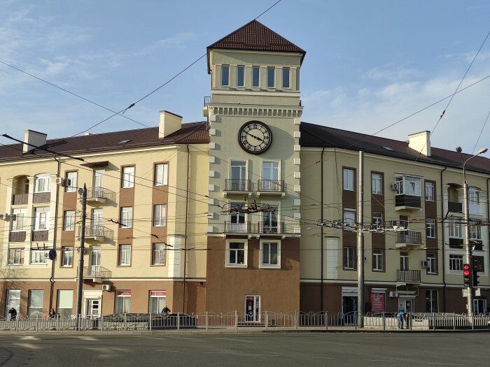 Росіяни у Маріуполі знесли історичну пам'ятку 1902 року - ''Будинок з годинником'' (фото)