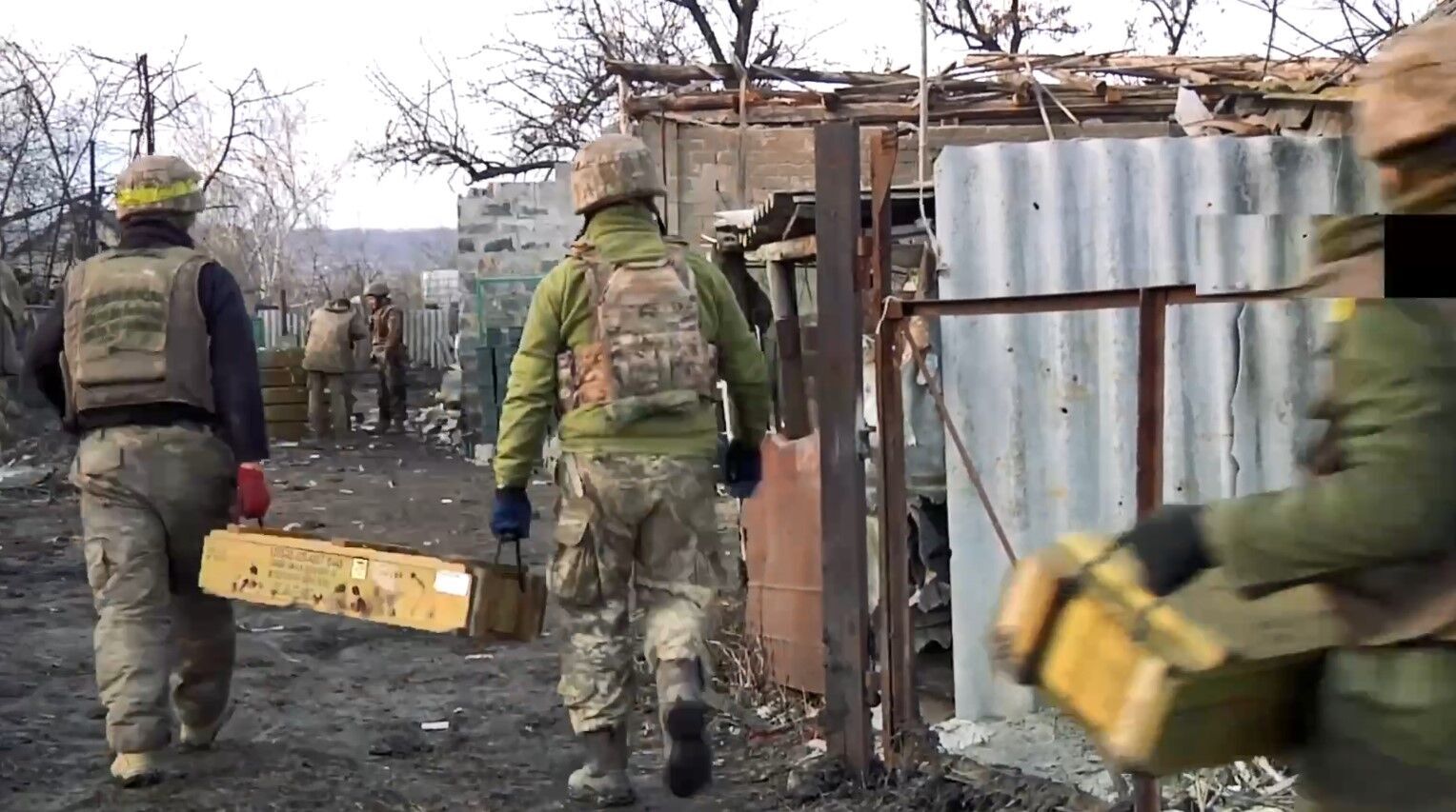 Бои на Луганщине: бойцы 66-й бригады показали работу американской пушки М101 (видео)