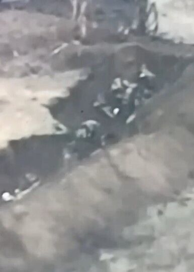 В Соледаре обнаружена канава, заполненная ''вагнеровцами'': видео