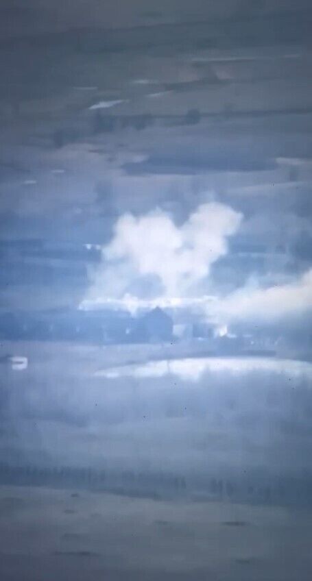 Бійці ЗСУ показали удар українських танків по схованці ''вагнерівців'' під Соледаром (відео)
