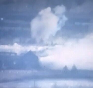 Бойцы ВСУ показали удар украинских танков по укрытию ''вагнеровцев'' под Соледаром (видео)
