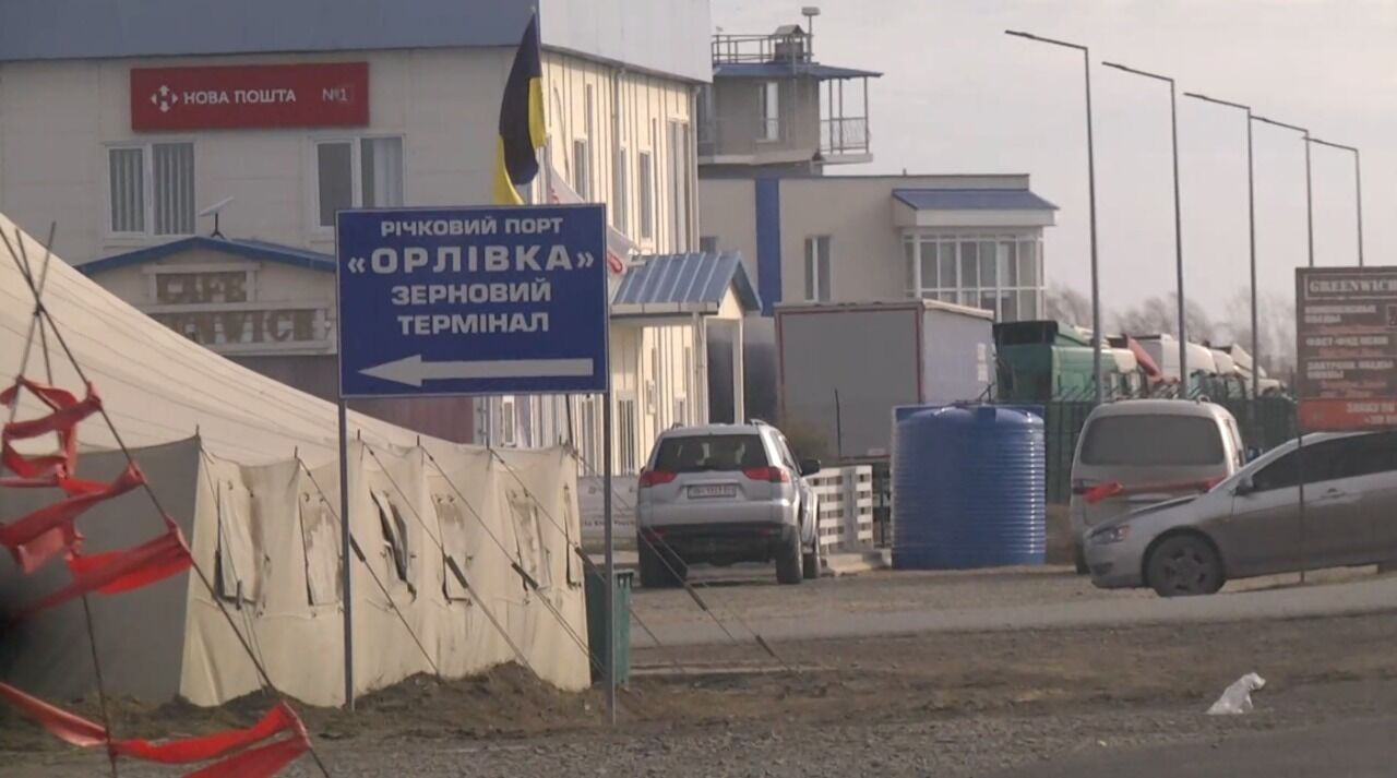 Важный гуманитарный груз ''застрял'' на украинской границе в пункте пропуска ''Орловка''