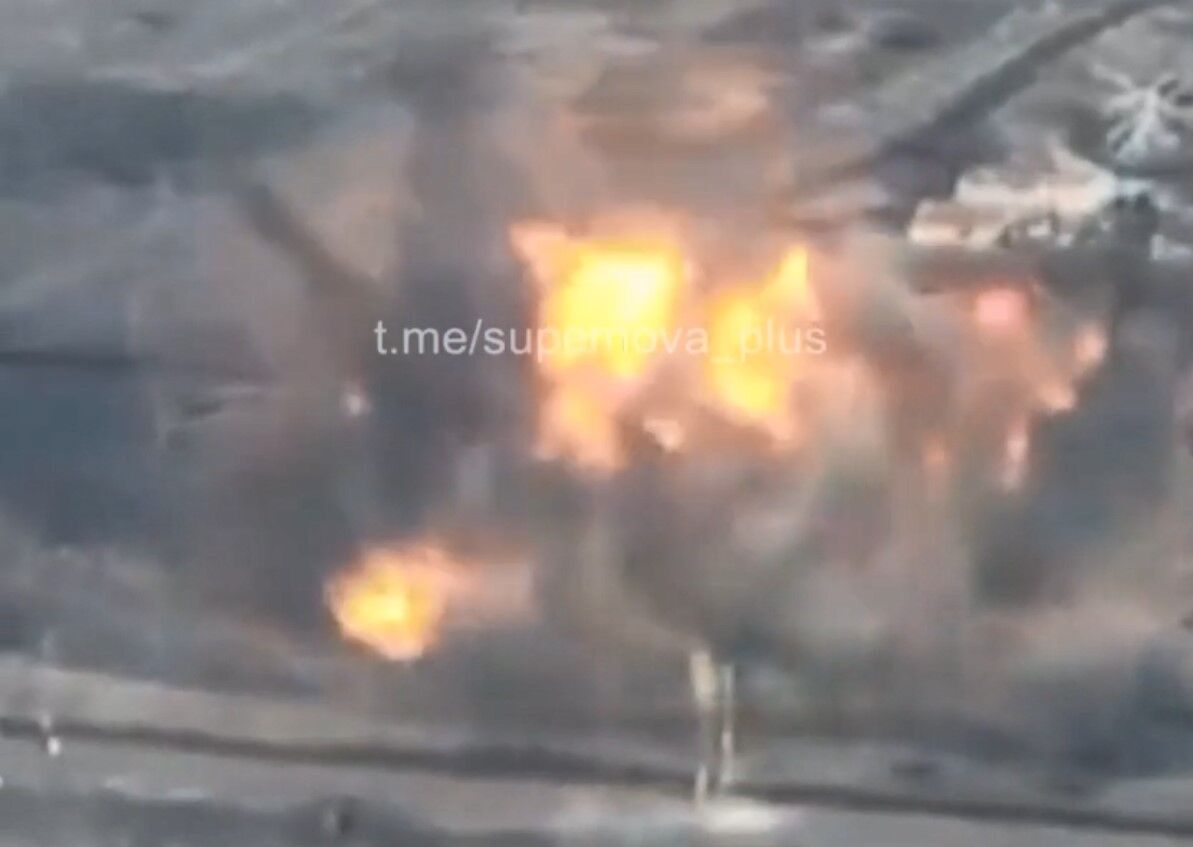 Под Бахмутом уничтожена российская САУ ''Нона'': поразительная детонация БК (видео)