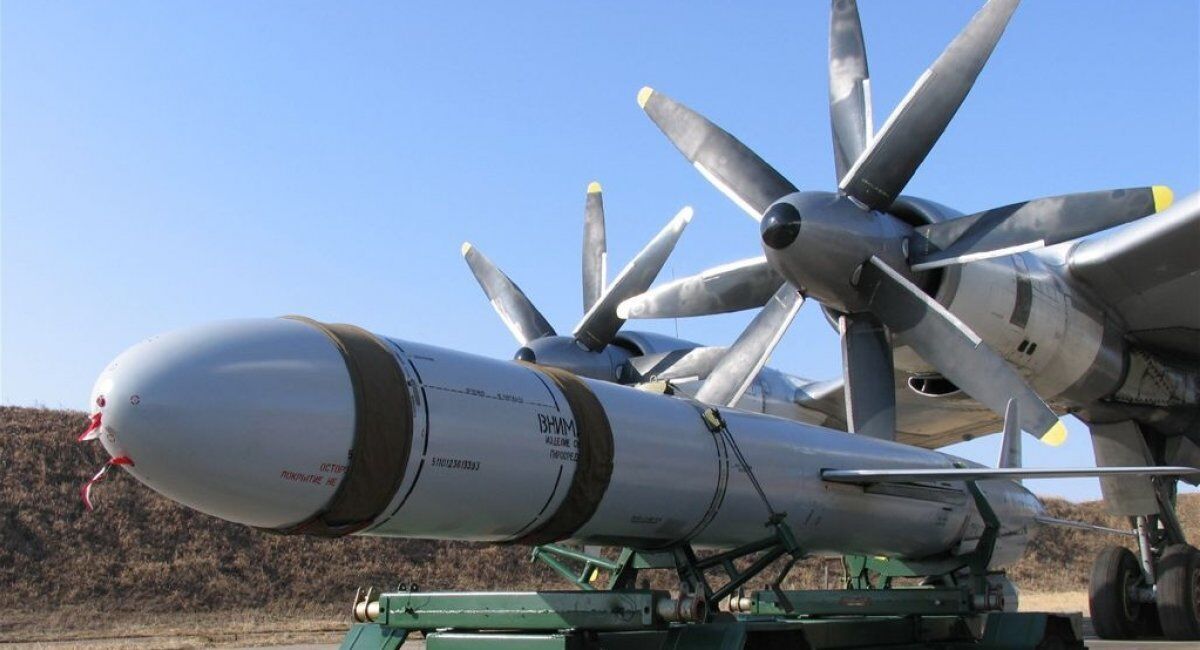 Небитов показал обломки ракеты, сбитой над Киевом: подробности ракетного удара рф (фото)