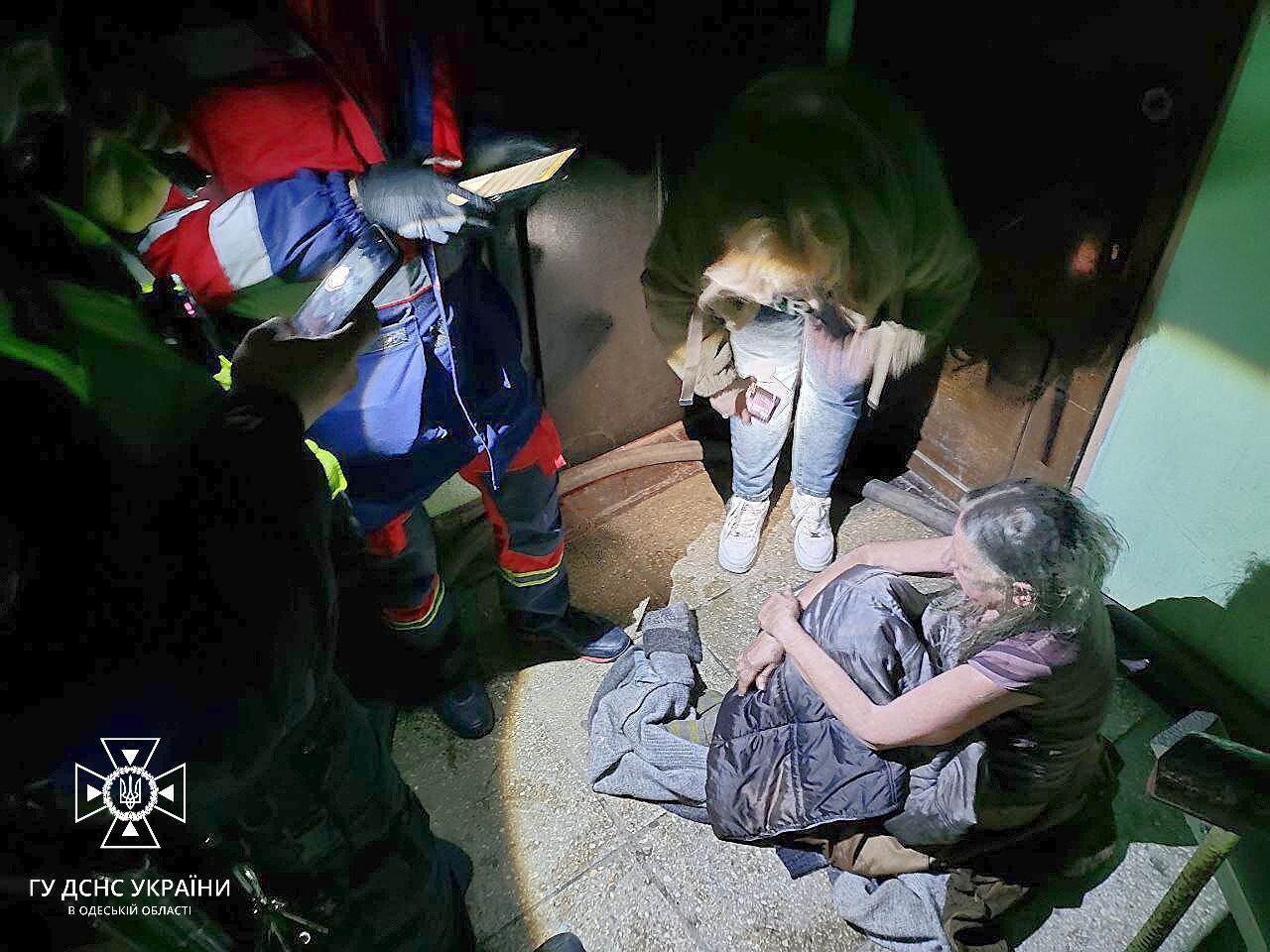 В Одесі - масштабна пожежа: евакуйовано 5 мешканців будинку, з них 1 дитину