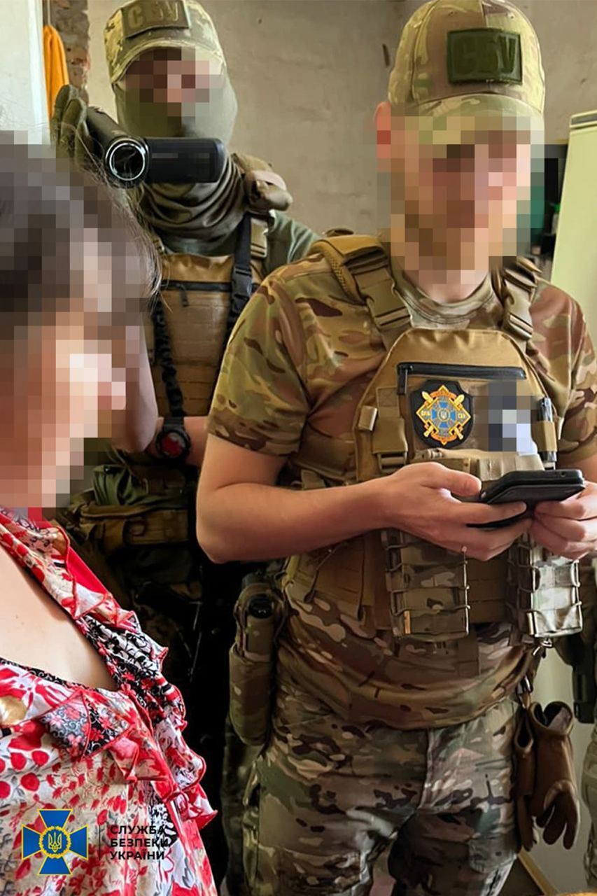 Жінки випитували місце дислокації своїх же родичів військових