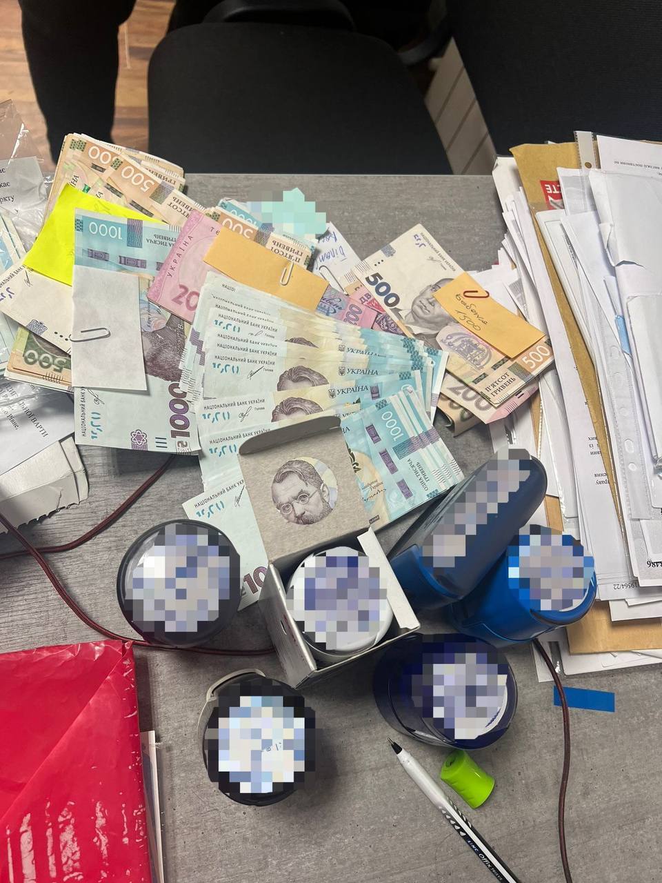 Адвокат-мошенник украл 10 тыс. долларов у клиента