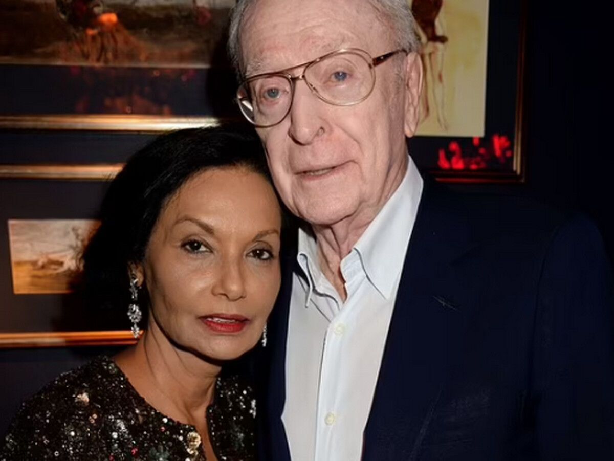 Майкл Кейн та його дружина Шакіра