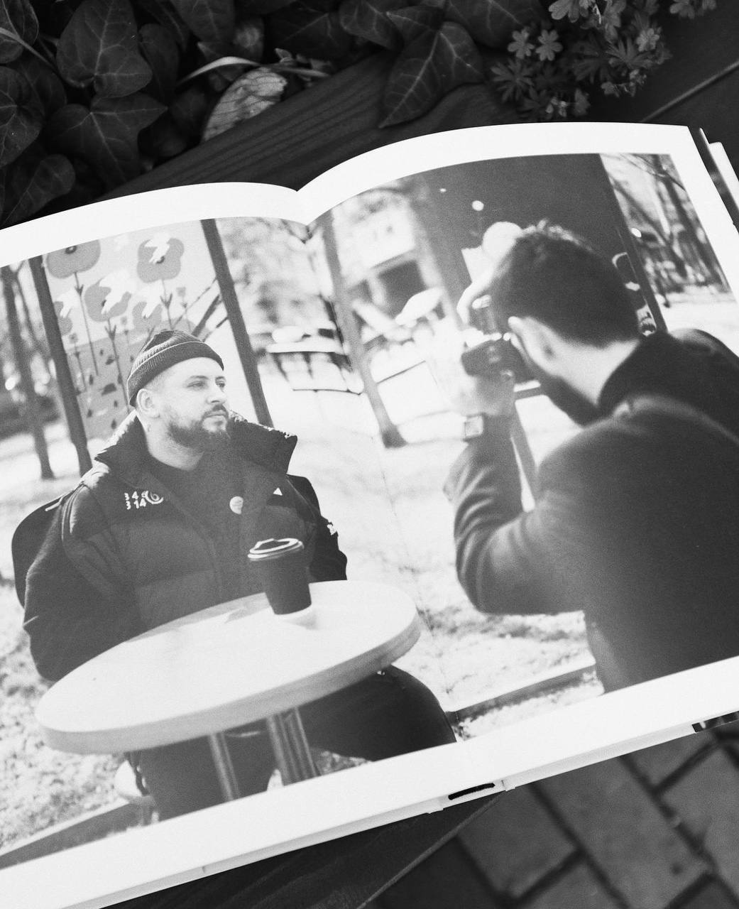 Монатик артбука о войне в Украине.