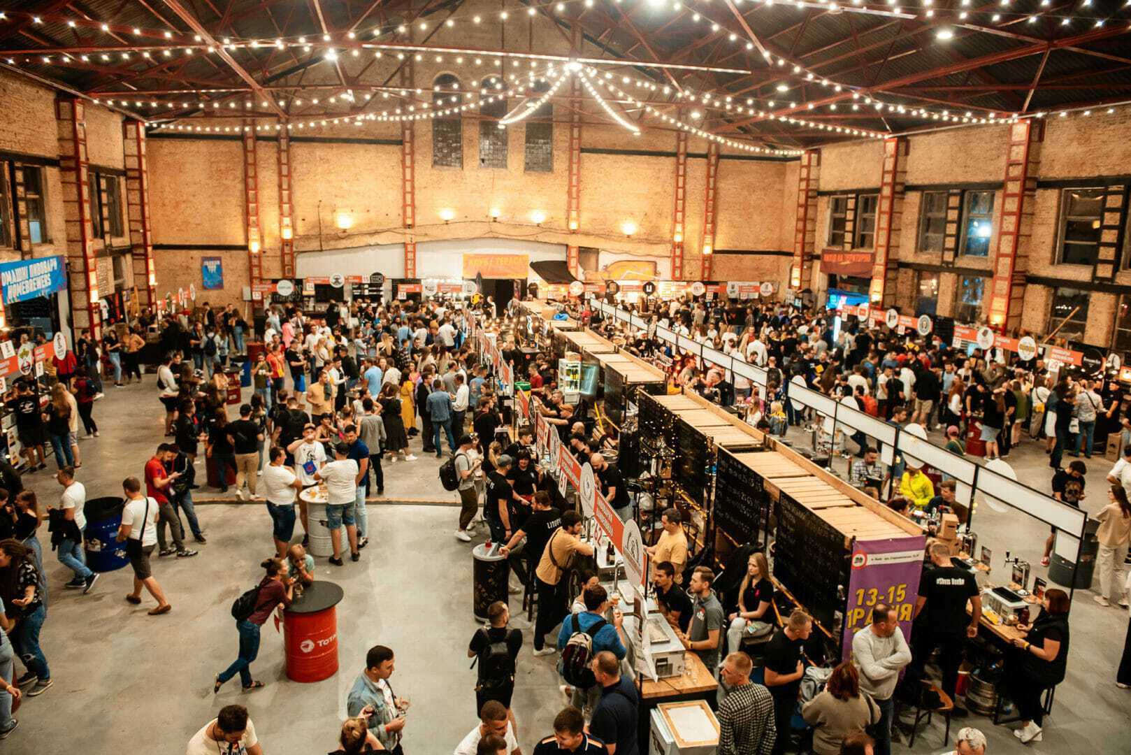 ''Холдинг емоцій ''!FEST'' — це мережа концептуальних авторських ресторанів та напрямків, заснована у Львові 2007 року