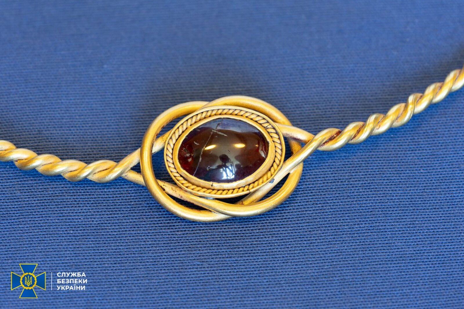 СБУ та правоохоронці Іспанії затримали контрабандистів, які у Мадриді хотіли продати ''Скіфське золото''