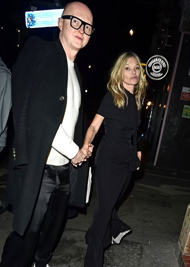 Кейт Мосс ймовірно не змогла побороти алкоголізм: модель ховала від журналістів пляшку горілки 