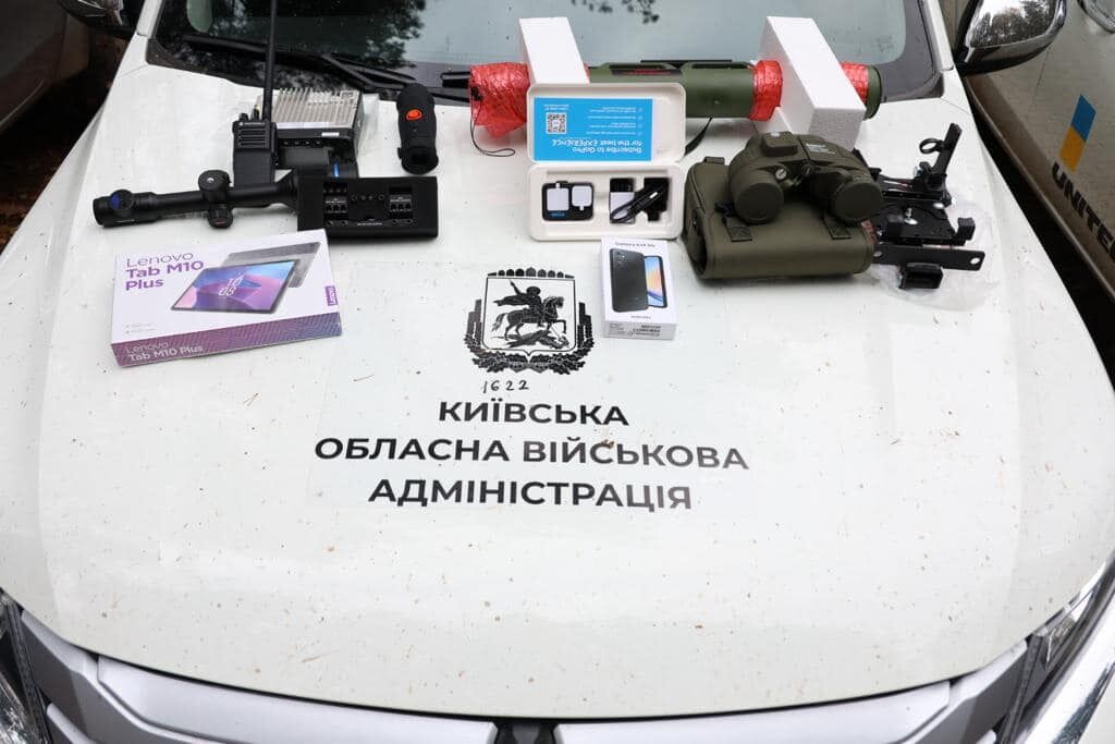 Киевщина передала военным 45 внедорожников и современное оборудование для сил ПВО