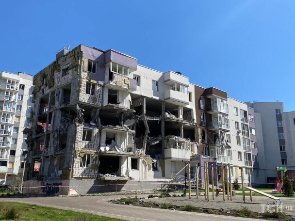 Наслідки ''русского міра'' у Бучі: пошкоджені будинки нового житлового масиву