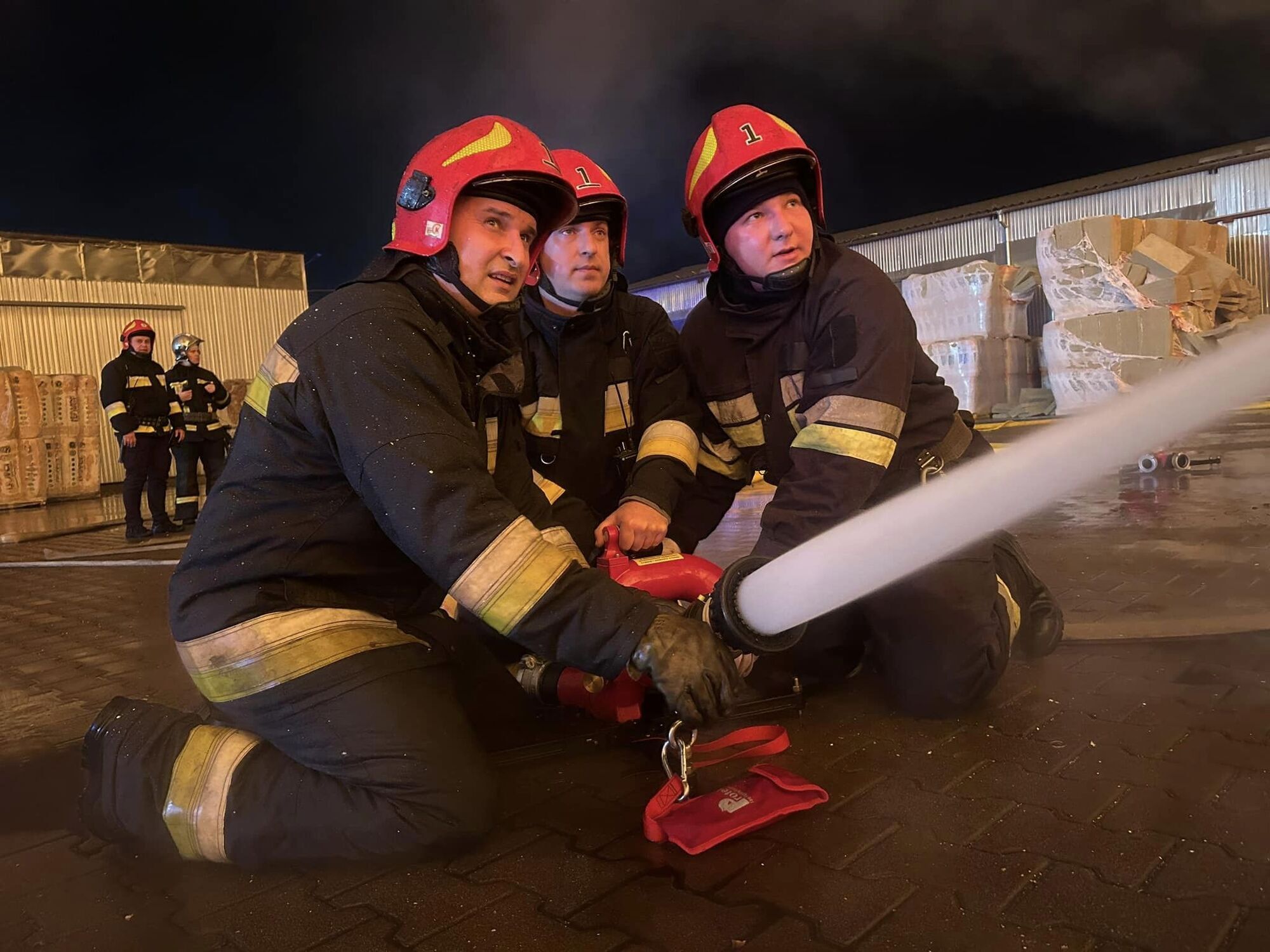 У Вінниці спалахнула масштабна пожежа