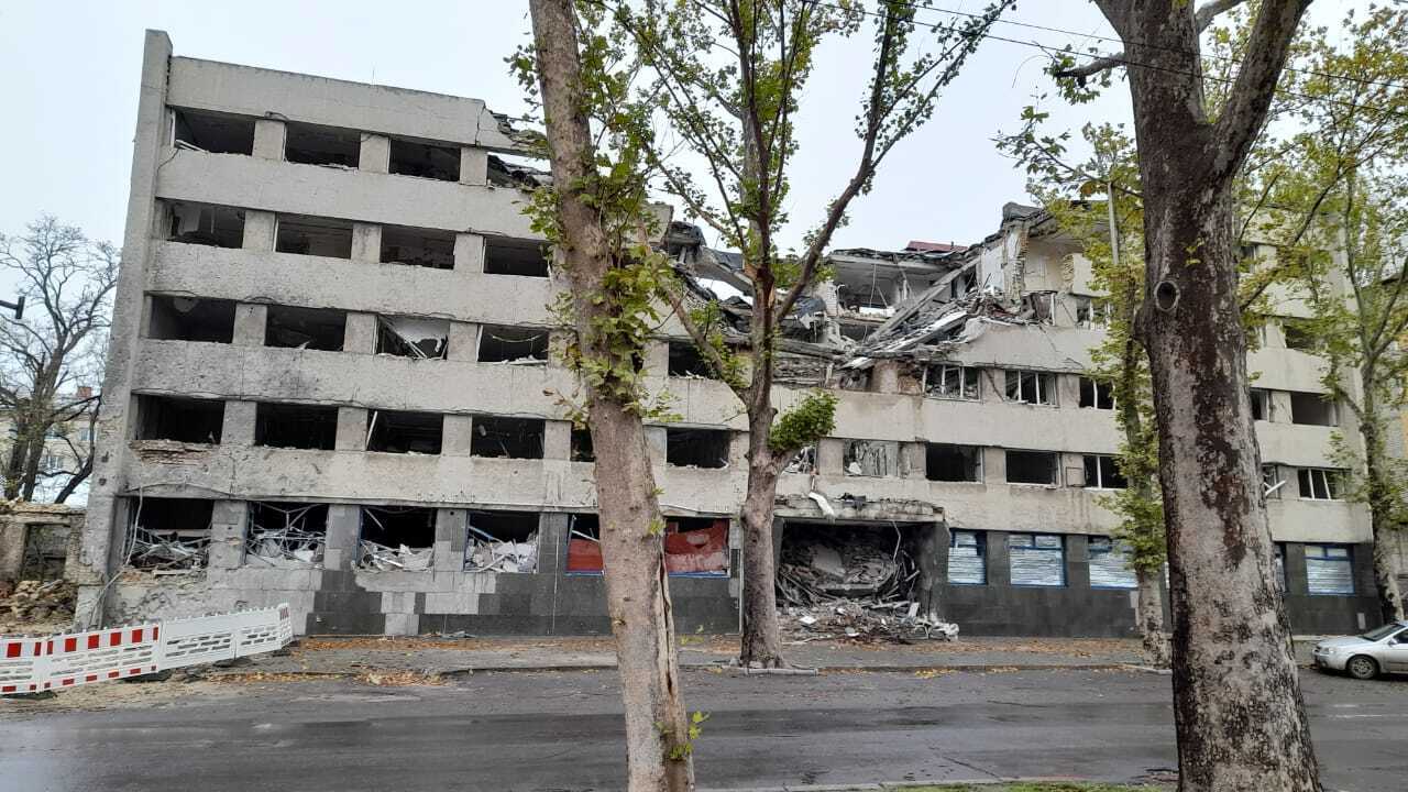 Разбитая гостиница ''Ингул'' в Николаеве, ноябрь, 2023